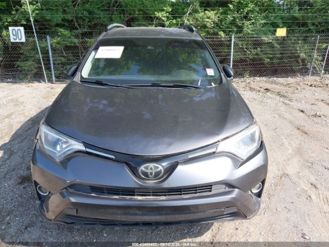 JTMZFREVXJJ162065 Toyota RAV4 LE
