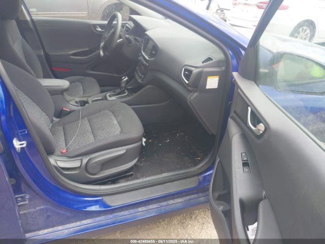 2019 HYUNDAI IONIQ HYBRID KMHC65LC8KU169771 Photo 4
