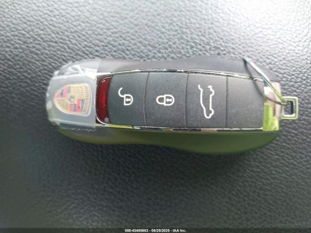 2018 PORSCHE MACAN WP1AA2A55JLB07597 Photo 10