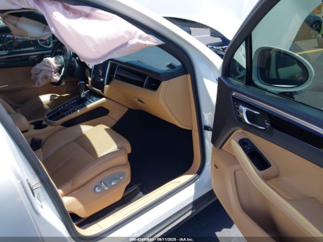 2018 PORSCHE MACAN WP1AA2A55JLB07597 Photo 4