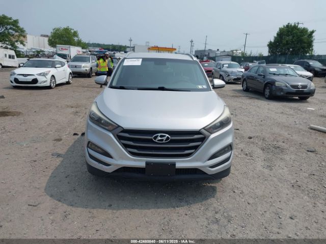KM8J3CA40GU074189 Hyundai TUCSON SE