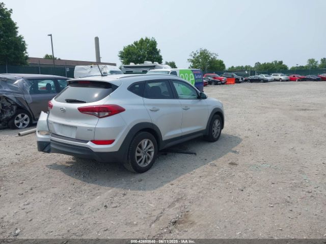KM8J3CA40GU074189 Hyundai TUCSON SE