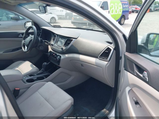 KM8J3CA40GU074189 Hyundai TUCSON SE