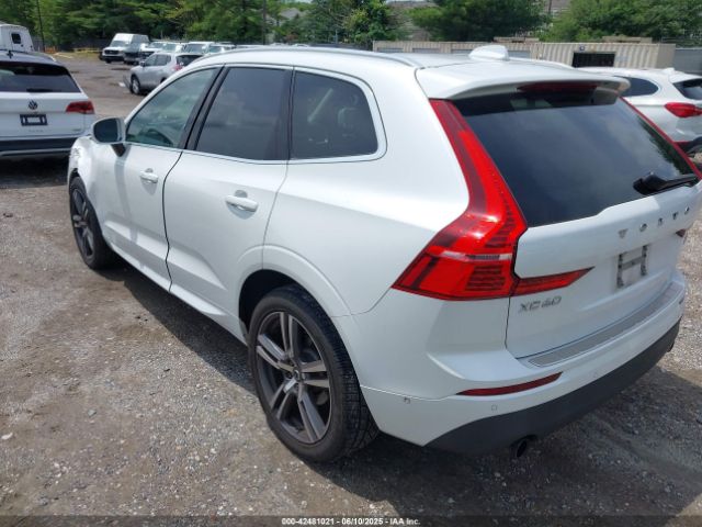2018 VOLVO XC60 LYV102RK8JB082486 Photo 2