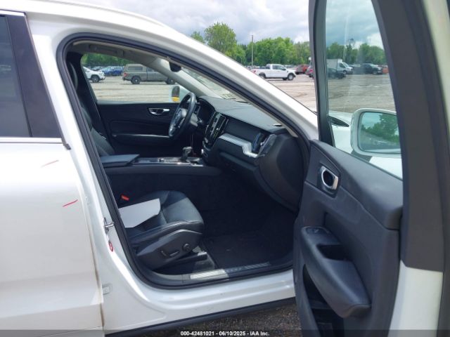 2018 VOLVO XC60 LYV102RK8JB082486 Photo 4