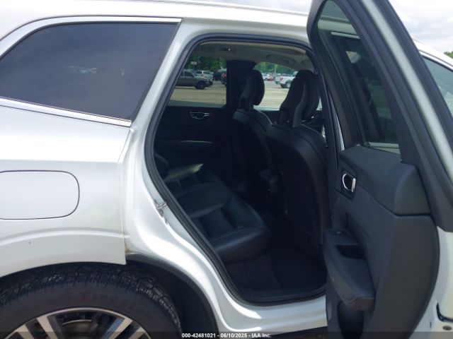 2018 VOLVO XC60 LYV102RK8JB082486 Photo 7