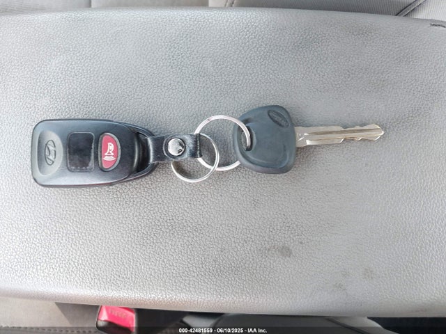 5NPD84LF5HH000687 Hyundai ELANTRA SE