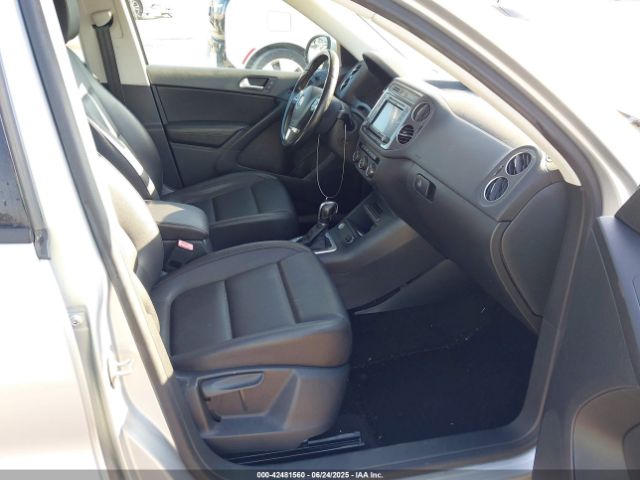 2017 VOLKSWAGEN TIGUAN WVGAV7AX5HK001067 Photo 4
