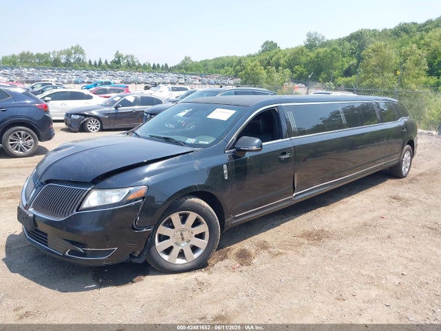 Lincoln MKT 2015 2L1MJ5LK8FBL00480 Image 2