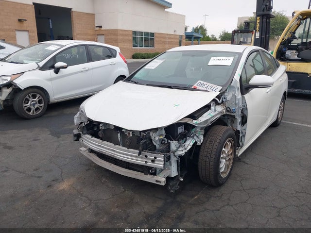 JTDKBRFU0G3003930 Toyota Prius Two