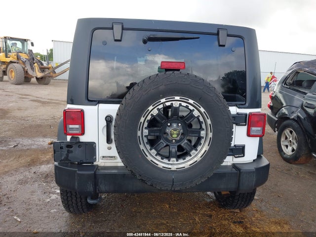 1C4BJWDG6EL290055 Jeep Wrangler
