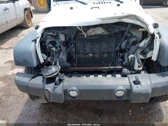 1C4BJWDG6EL290055 Jeep Wrangler