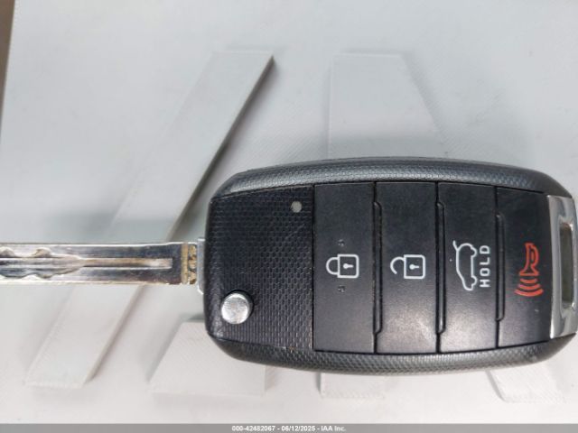 KNDPB3ACXE7639701 KIA Sportage Lx