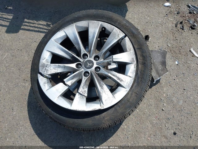 Tesla 2018 2018 5YJXCDE2XJF139966 Image 12