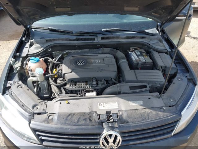 3VWD07AJ1EM426072 Volkswagen Jetta
