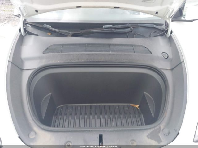 2023 TESLA MODEL Y 7SAYGDEE1PF610661 Photo 9