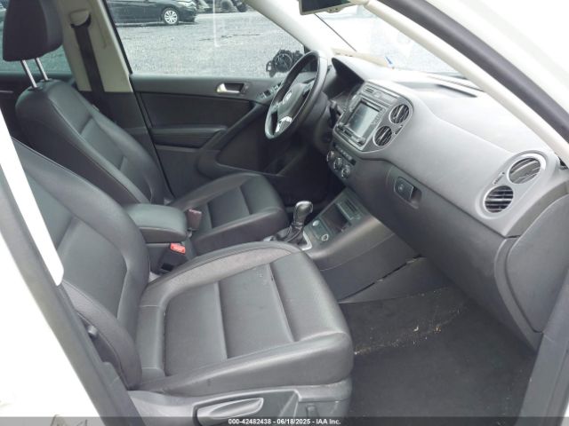 2017 VOLKSWAGEN TIGUAN WVGRV7AX9HK002659 Photo 4
