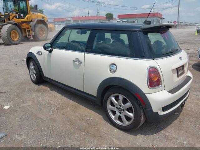 2010 MINI COOPER S WMWMF7C53ATZ74200 Photo 2