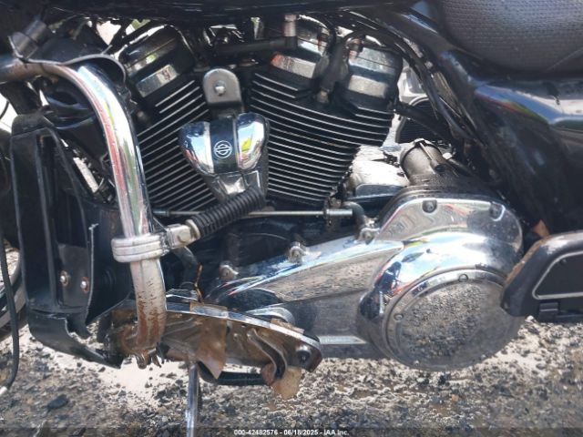 2018 HARLEY-DAVIDSON FLHR 1HD1FBC13JB612118 Photo 8