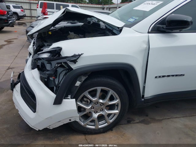 Jeep 2022 2022 3C4NJDFB4NT211280 Image 18