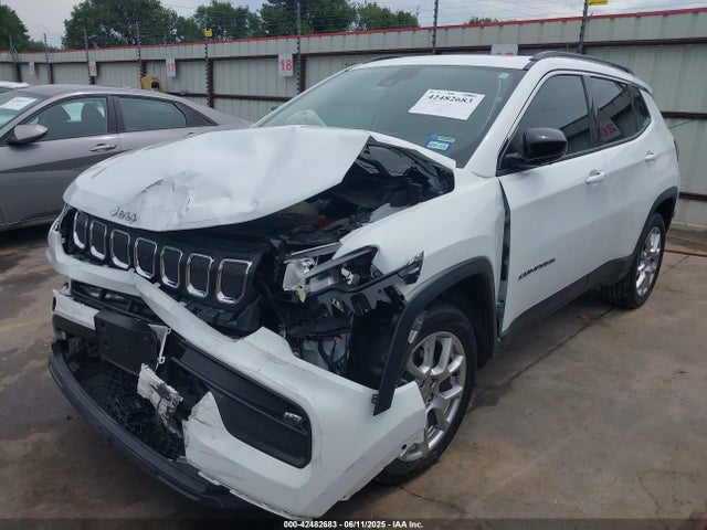 Jeep 2022 2022 3C4NJDFB4NT211280 Image 2