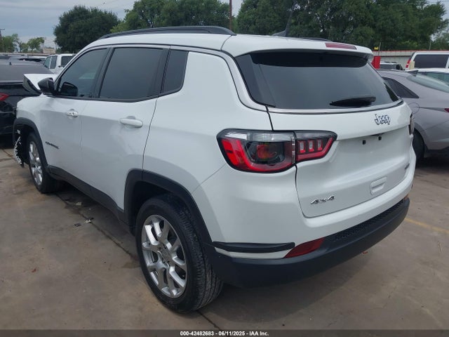 Jeep 2022 2022 3C4NJDFB4NT211280 Image 3