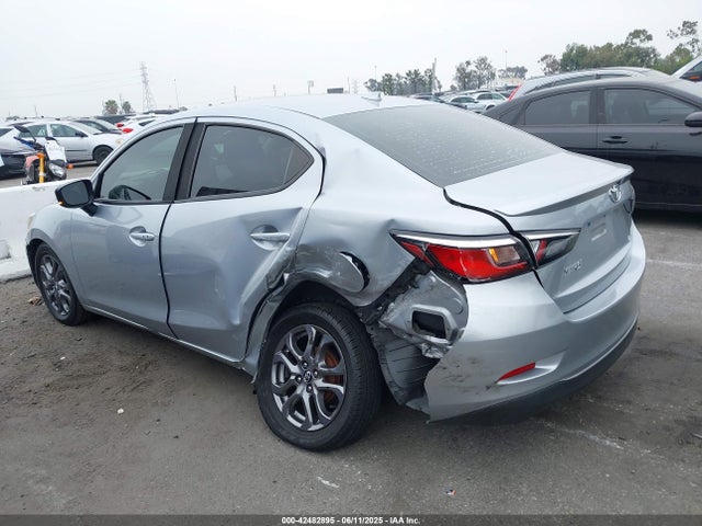 3MYDLBYV8KY523698 Toyota p5v