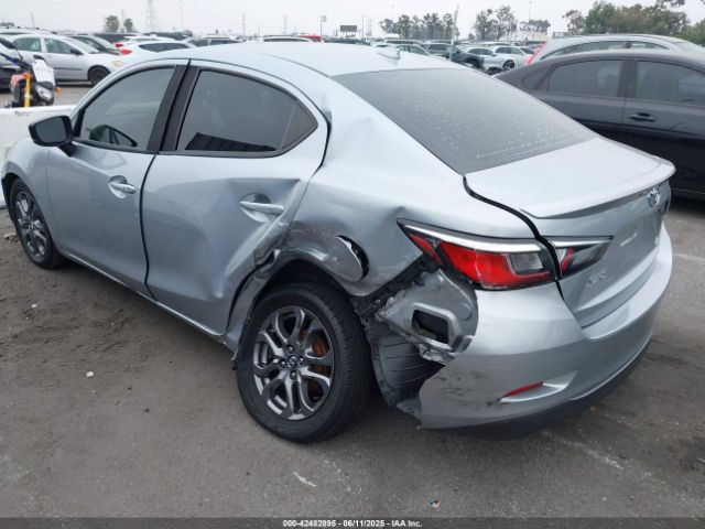 2019 TOYOTA YARIS 3MYDLBYV8KY523698 Photo 2