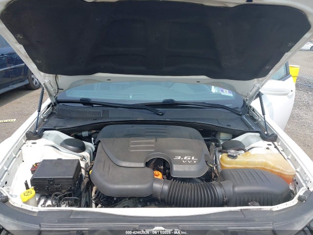Chrysler 300 2014 2C3CCABG0EH286444 Image 10