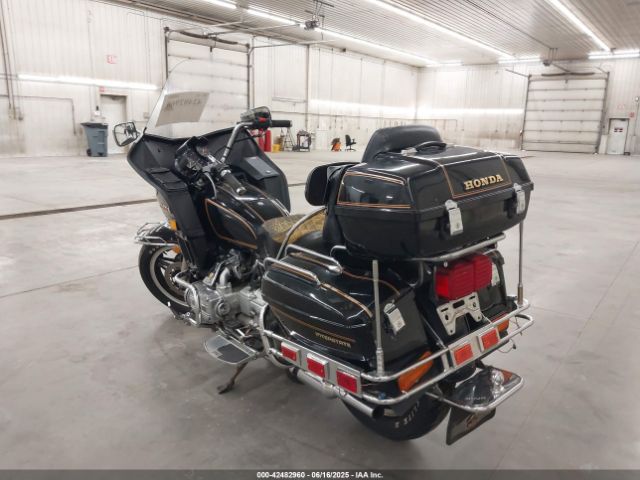 1982 HONDA GL1100 1HFSC0211CA210097 Photo 2