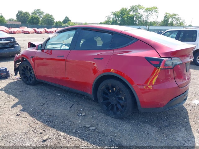 2021 TESLA MODEL Y 5YJYGDEE2MF062405 Photo 2