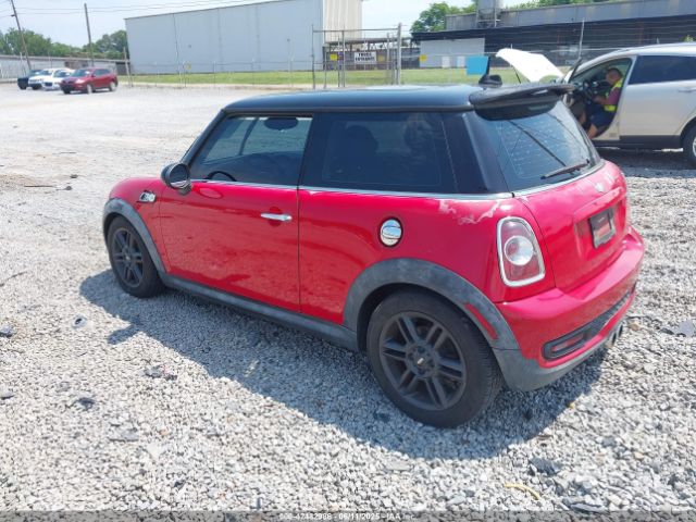 2011 MINI COOPER S WMWSV3C56BTY20584 Photo 2