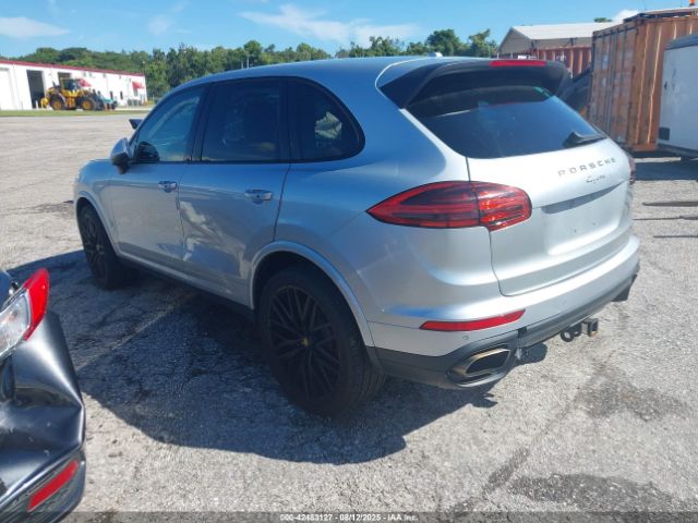 2017 PORSCHE CAYENNE WP1AA2A21HKA83921 Photo 2