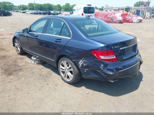 2013 MERCEDES-BENZ C 300 WDDGF8AB0DR253144 Photo 2