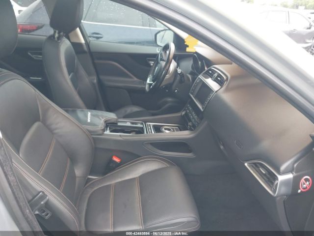 2018 JAGUAR F-PACE SADCK2FX3JA324583 Photo 4