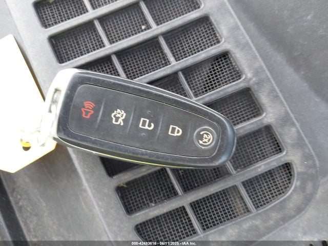 1FMCU9J91KUB71303 Ford Escape Titanium