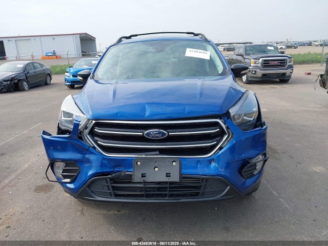 1FMCU9J91KUB71303 Ford Escape Titanium
