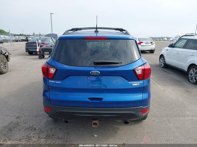1FMCU9J91KUB71303 Ford Escape Titanium
