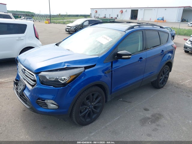 1FMCU9J91KUB71303 Ford Escape Titanium