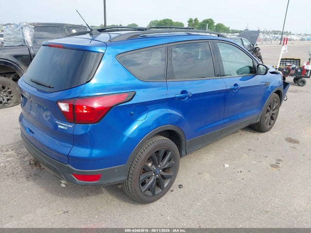 1FMCU9J91KUB71303 Ford Escape Titanium
