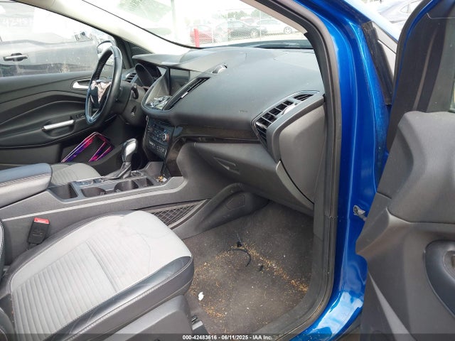 1FMCU9J91KUB71303 Ford Escape Titanium