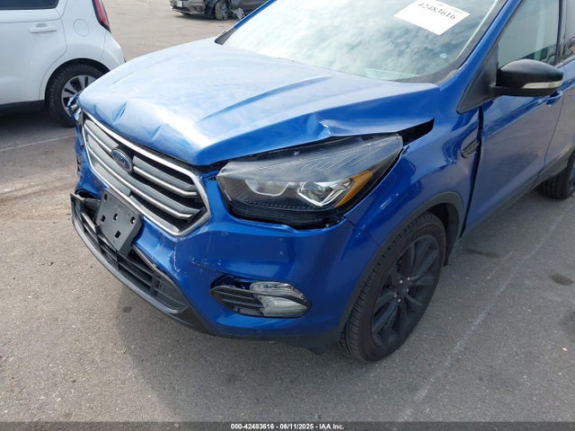 1FMCU9J91KUB71303 Ford Escape Titanium