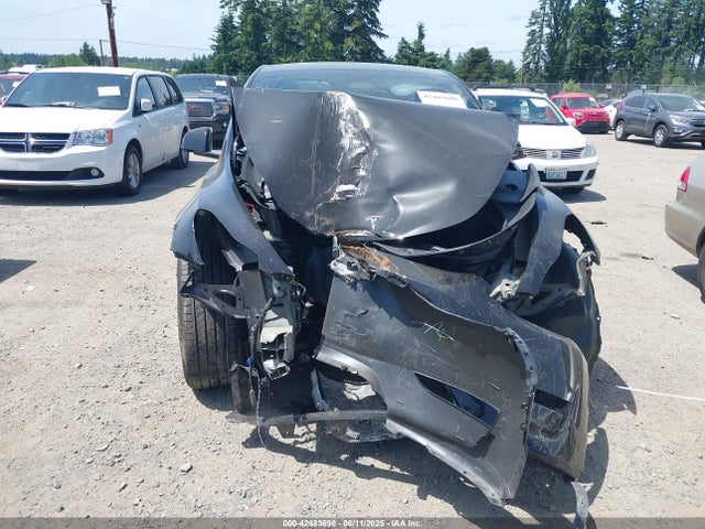 7SAYGDEE5RF126186 Tesla Model Y