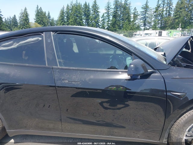 7SAYGDEE5RF126186 Tesla Model Y