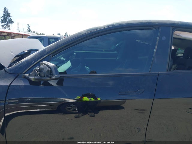 7SAYGDEE5RF126186 Tesla Model Y