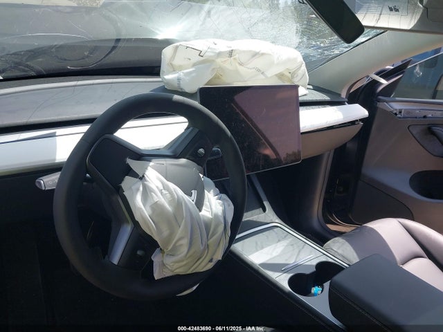 7SAYGDEE5RF126186 Tesla Model Y