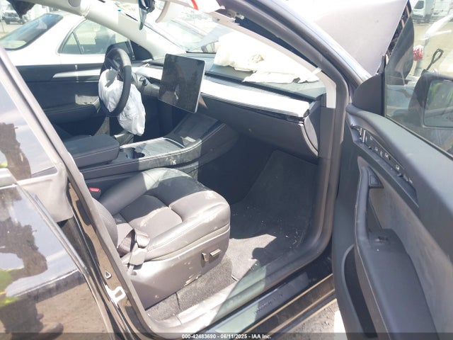 7SAYGDEE5RF126186 Tesla Model Y