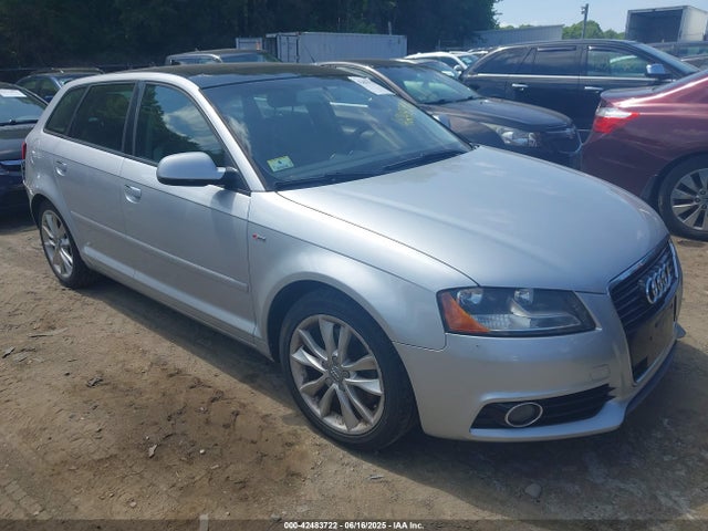 2013 AUDI A3 WAUBEAFM3DA006916 Photo 0