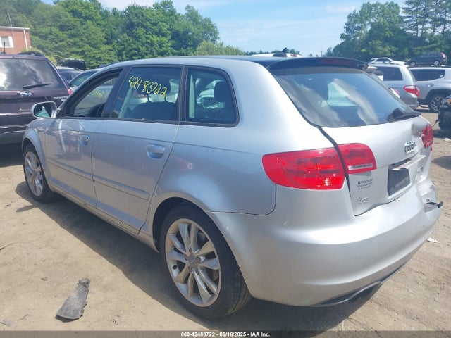 2013 AUDI A3 WAUBEAFM3DA006916 Photo 2