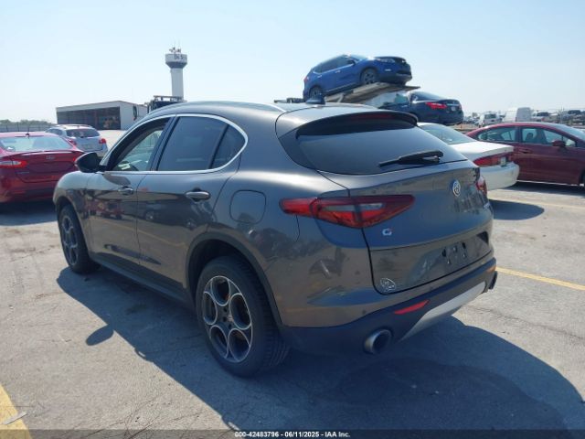 2018 ALFA ROMEO STELVIO ZASFAKAN9J7B74470 Photo 2